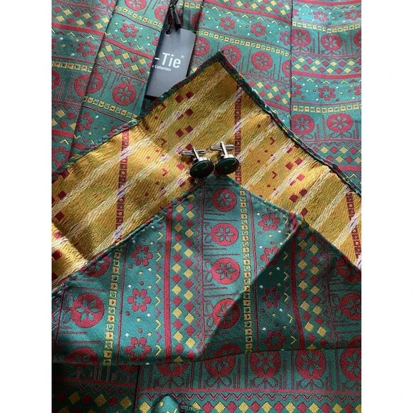 NWT 4 Pc Hi Tie XL Holiday Christmas Vest, Tie, Cuff Links, Handkerchief C6 - Picture 12 of 13